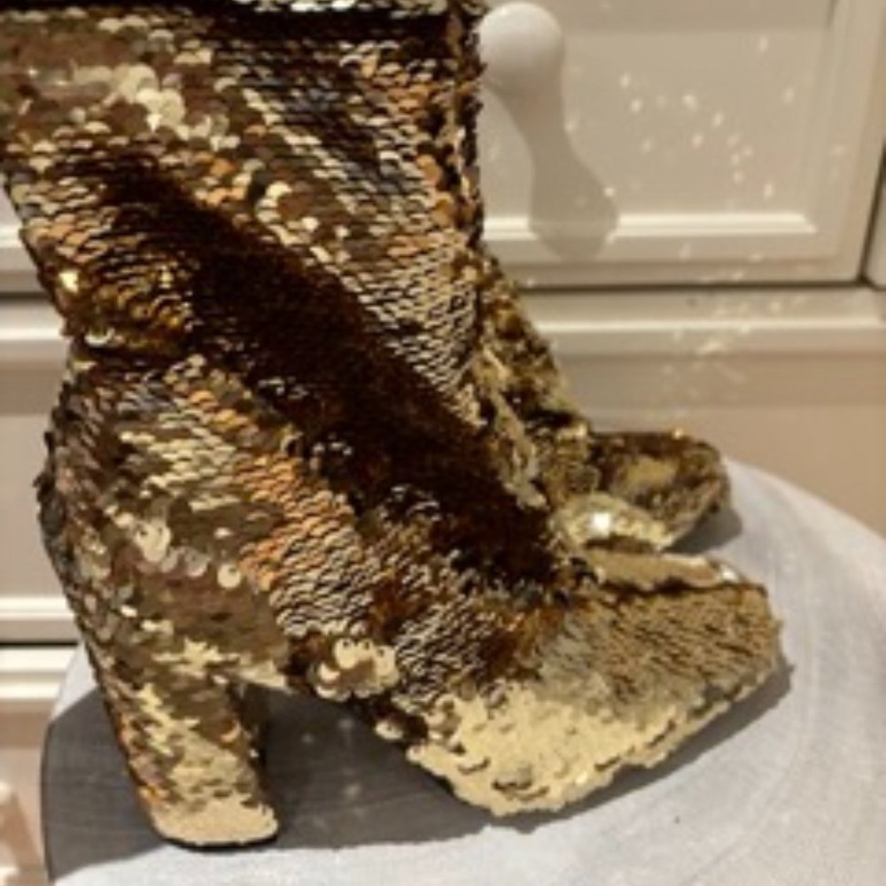 Size 6 NWOT Steve Madden Sequin boots
